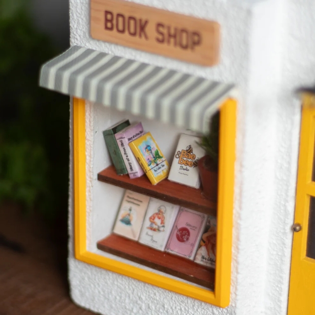 Handmade Book Shop Planter (Fresh White)