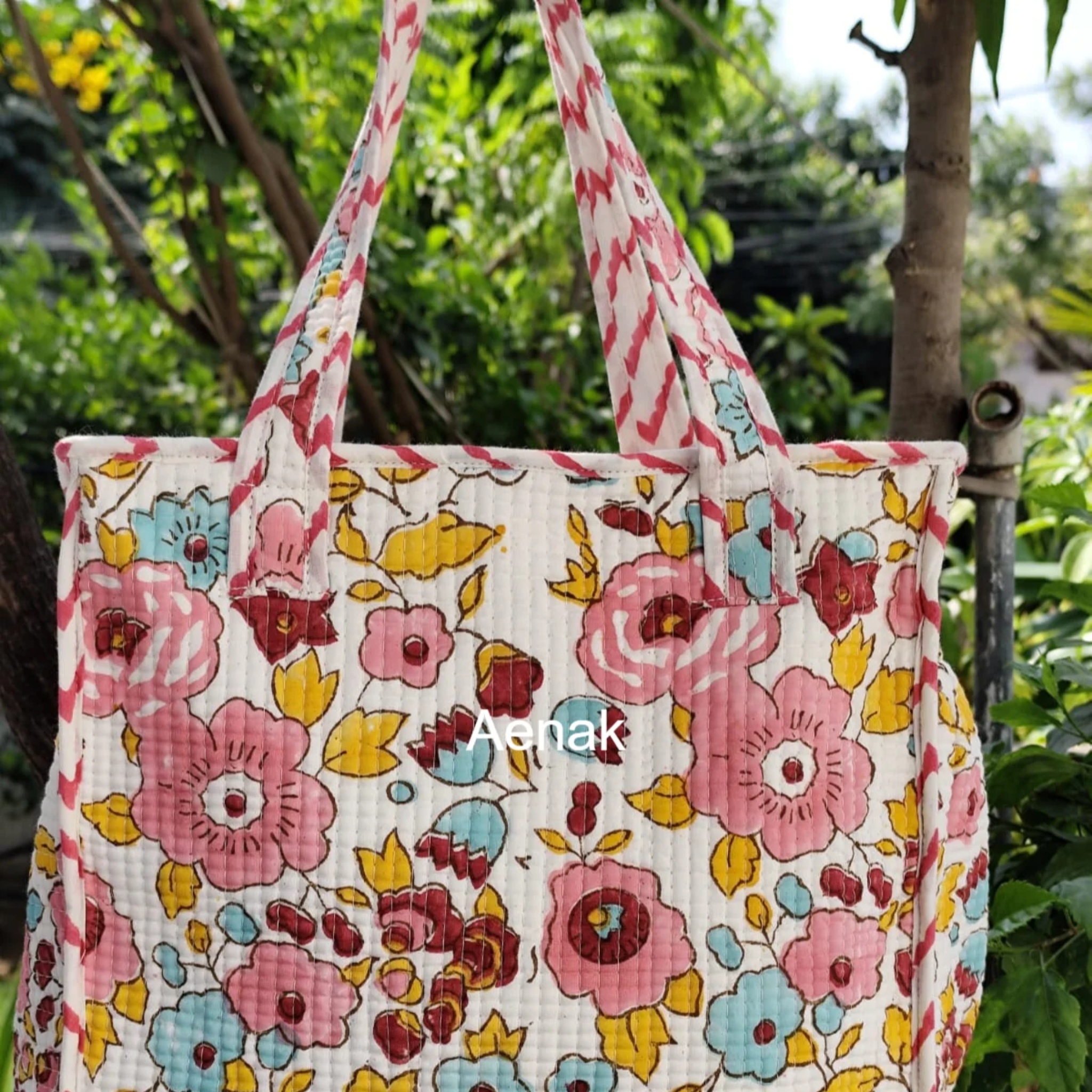 Petal Soft Handblock Lunch Bag by Aenak Studios | Tooffi