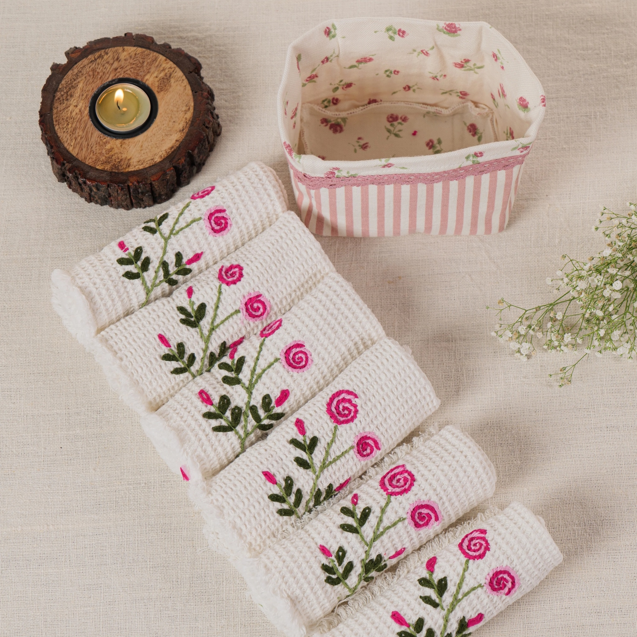 TINY ROSE BUN BASKET PINK