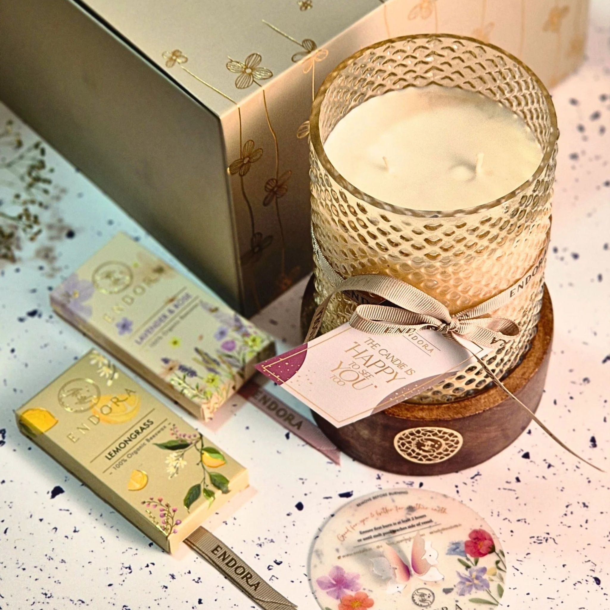 Wooden Base diamond cut candle + 2 wax tablet
