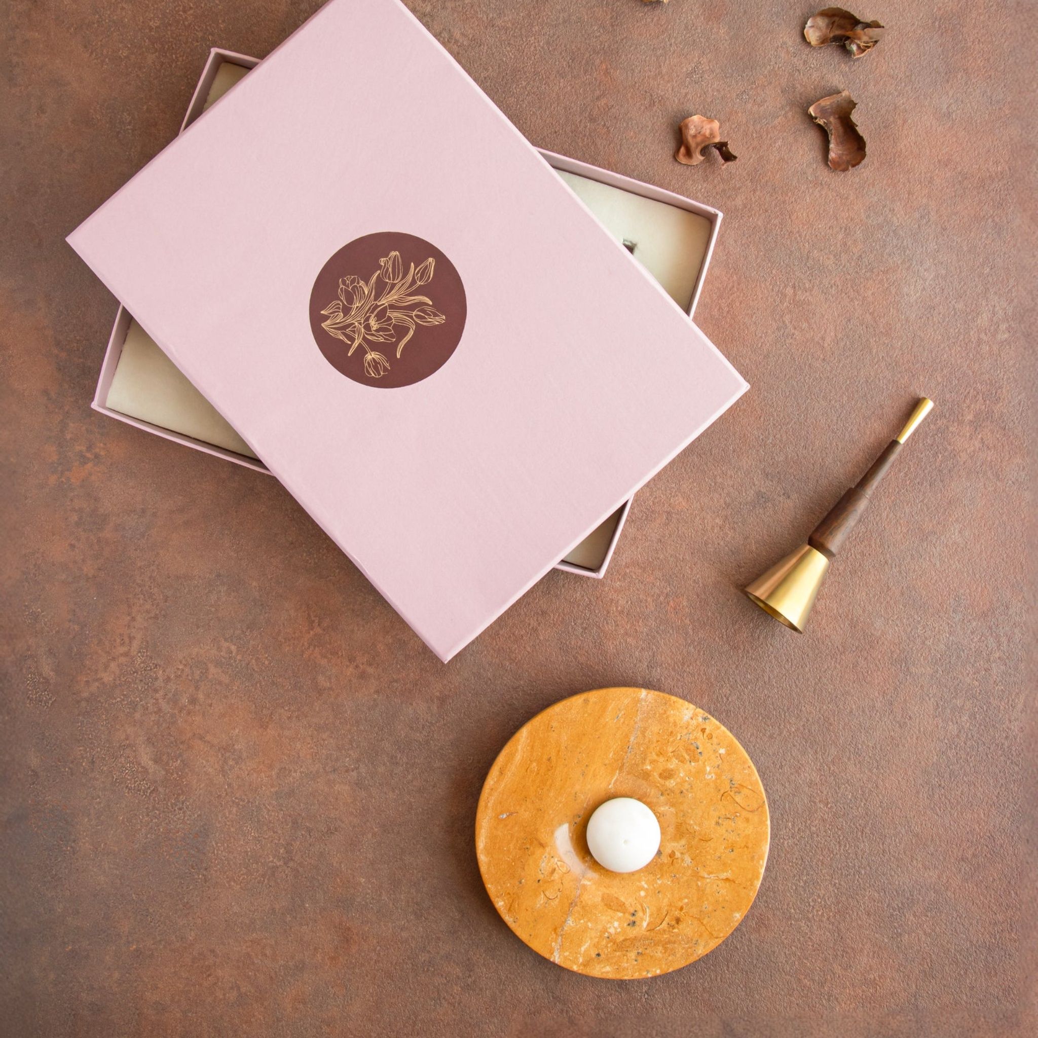 Kaori + Stepbell Gift Box by Saswata | Tooffi