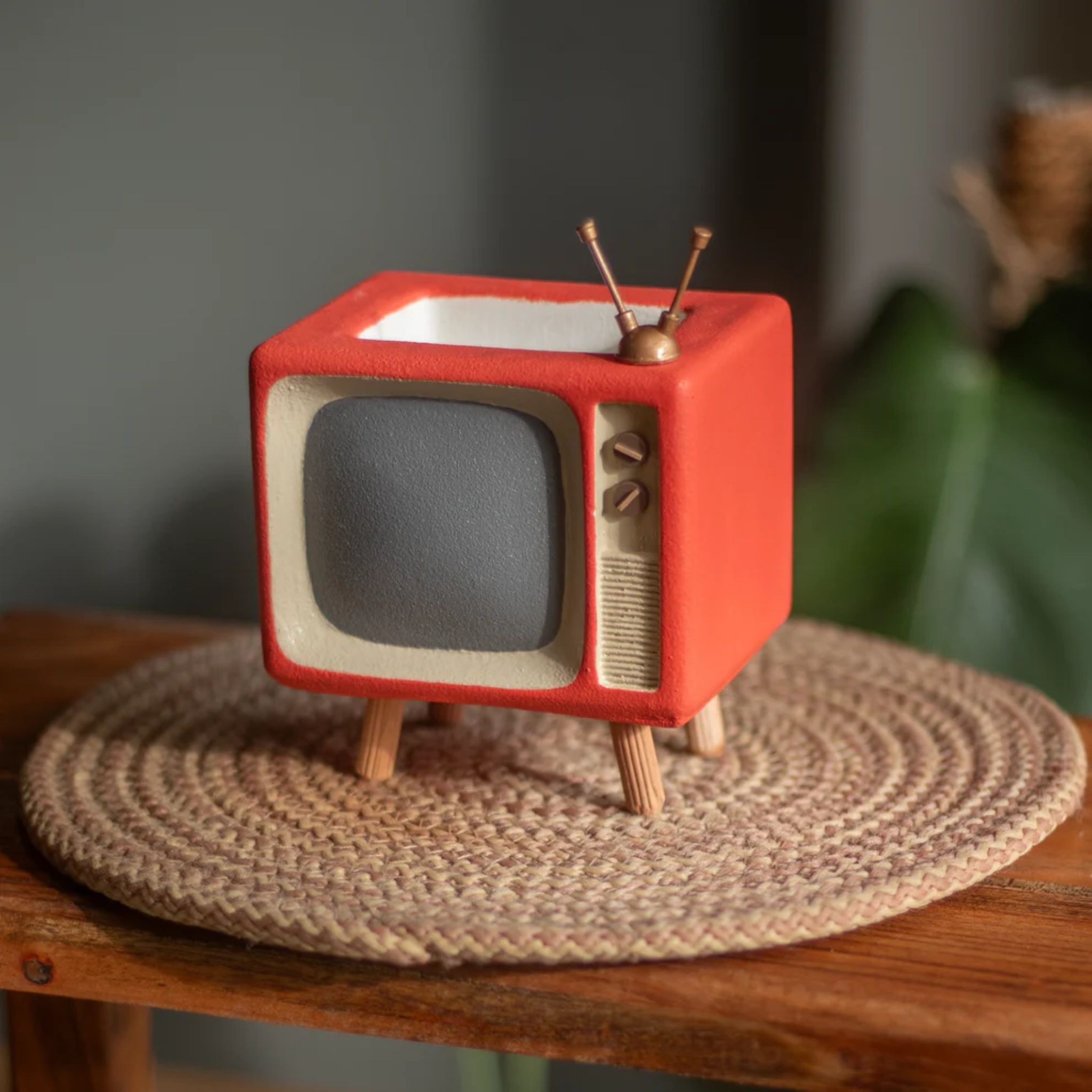 Retro TV Desk Organiser (Retro Red) by Bae & Bee studio | Tooffi